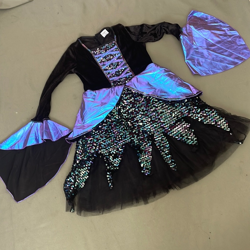 SPIRIT  Princess  sequined long sleeve Costume Girls DRESS size MEDIUM “